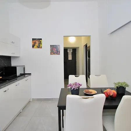 Apartament Lenart *