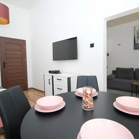 Lenart Apartment *